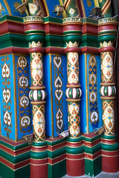 Elementen Van Gevel Van Een Middeleeuws Gebouw Gekleurde Balusters Beschilderden — Stockfoto