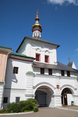 Moskova 'daki Nikolo-Perervinsky manastırındaki geçit kilisesi. Rusya 'nın manzarası. Dünya turizminin mimarisi.