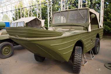 ABD 'de yüzen amfibi araç. İkinci Dünya Savaşı 'nın askeri teçhizatı..