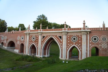 Müze arazisi Tsaritsyno 'da büyük bir köprü var. Moskova 'nın Dünya turizmi cazibesi.