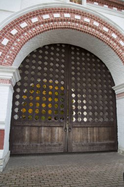 Sarayın ön kapısı müze rezervi Kolomenskoye 'de yer almaktadır. Moskova turizmi, Dünya turizmi.