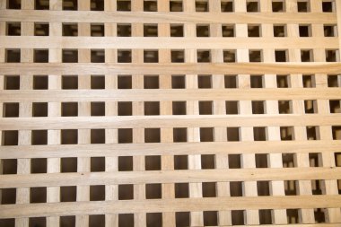 Açık kahverengi renkte değerli ahşaplardan oluşan bir kafes. Arkaplan, yapılar, tasarımlar.