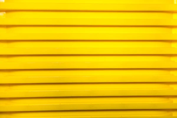 Vertikale Helle Streifen Von Plastikbecken Gestapelt Einem Haufen Von Gelb — Stockfoto