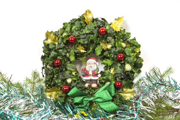 Festive Green Wreath Santa Claus Centre Branches Spruce Shiny Tinsel — Stock Photo, Image