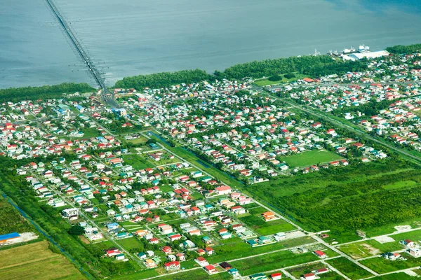 Cumhuriyet Parkı, Georgetown banliyösü, Demerara Limanı Köprüsü 'nün kuş bakışı görüntüsü, Guyana, manzara, dünya turizmi.