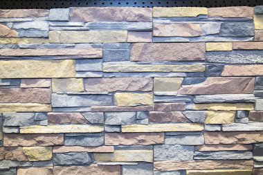 Mavi sarı renkli yapay taşın arka planı çeşitli boyutlarda düzensiz dikdörtgen şeklinde. Arkaplan, doku ve tasarım.