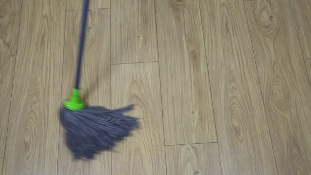 湿式洗浄Mop薄い茶色のラミネートの床 ケア家庭の在庫 — ストック動画
