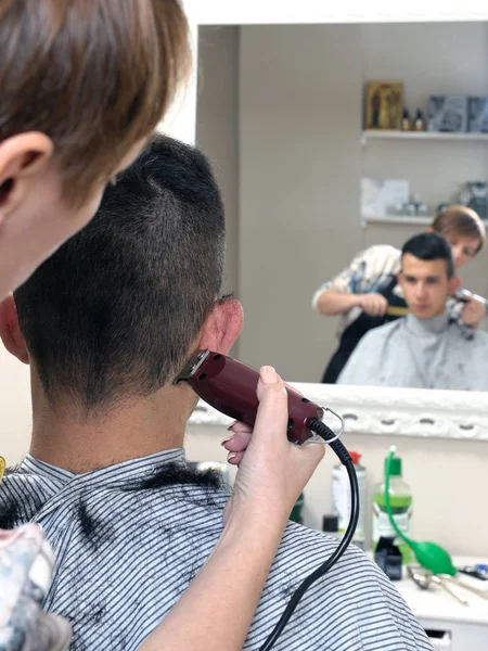 Hair cut at the barber — Stock Photo, Image