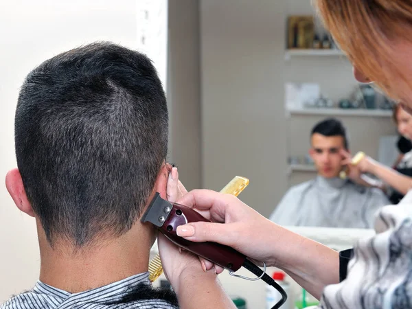 Hair cut at the barber — Stock Photo, Image