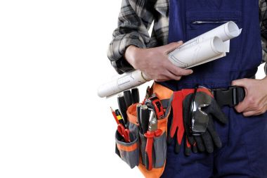 Genç Elektrikçi Teknisyen üzerinde beyaz backg izole iş giysisi içinde