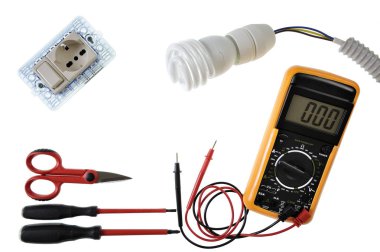 İş araçları ve bileşenleri için Elektrik Tesisatı, beyaz arka plan üzerinde izole yukarıdan yakın çekim