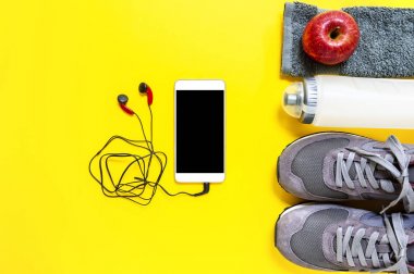 Sağlıklı beslenme ve boş zaman etkinlikleri ve Sarı zemin üzerine açık hava sporları için donatım