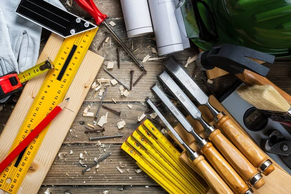 Marangozun iş aletleri. Marangozluk.