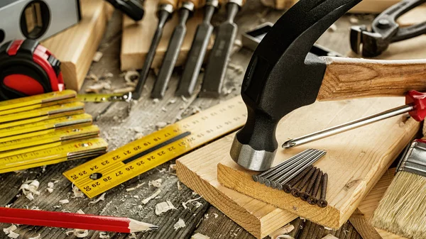 As ferramentas de trabalho do carpinteiro. Carpintaria . — Fotografia de Stock