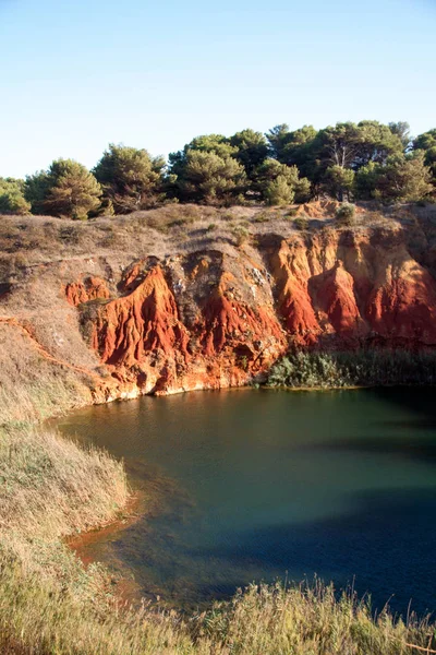 Boksyt Lake Cave — Zdjęcie stockowe