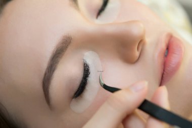 Mükemmel Taze Cilt ve Uzun Kirpikler ile Güzellik Modeli. 