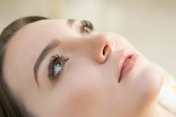 Beauty Model with  Perfect Fresh Skin and Long Eyelashes. — Stock Photo, Image