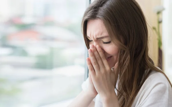 Jovem mulher triste . — Fotografia de Stock