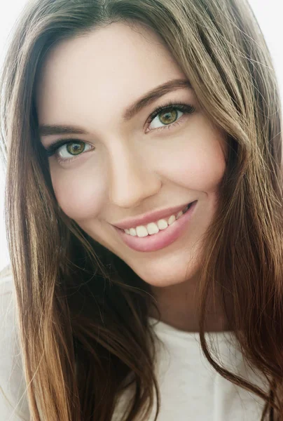 Beauty smiling model with natural make up and long eyelashes — 스톡 사진