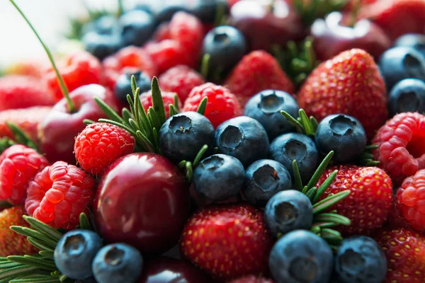 Set of various fresh summer berries.  Mix of raspberries, bluebe — Stock Photo, Image