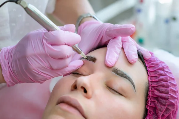 Procedimiento de maquillaje permanente — Foto de Stock