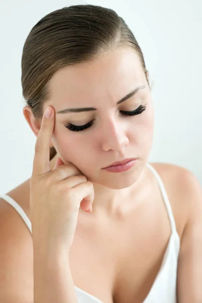 Uma Jovem Triste Depressão Alergia Frio Cefaleias Conceitos Expressão Facial — Fotografia de Stock