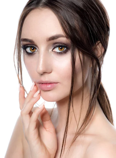 Piękna Modelka Jasnym Kolorowym Makijażem Idealna Świeża Skóra Piękno Makijaż — Zdjęcie stockowe