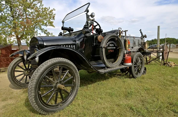 Modelo T Ford exhibido en una demostración de la granja — Foto de Stock