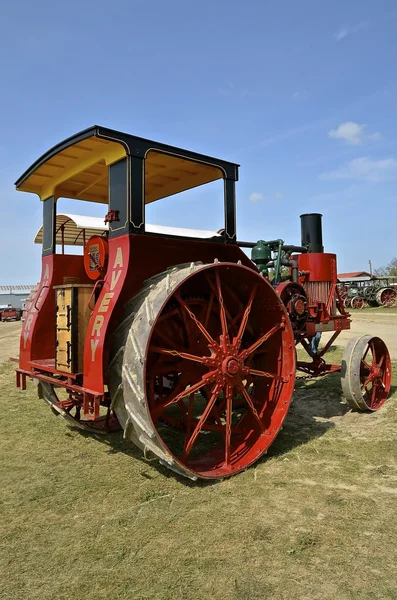 Відновлений Avery антикварні трактор — стокове фото