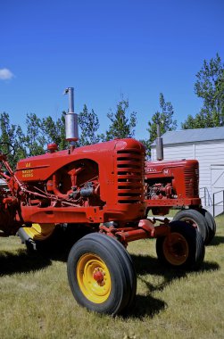 Maseel Harris ve Farmall M Traktörler