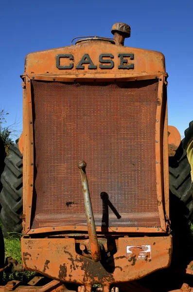 Parrilla de un viejo tractor del caso — Foto de Stock