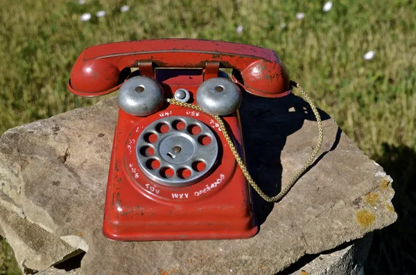 孩子的旧玩具电话 — 图库照片
