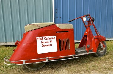 Eski 1948 Cushman scooter