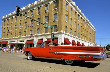 1959 kırmızı Chevrolet Impala Convertible