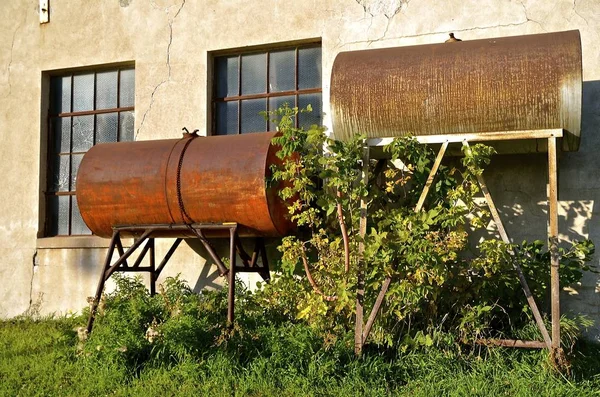 Viejos tanques de gas — Foto de Stock