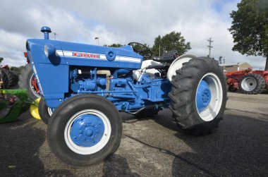 Klasik Ford Traktör geri