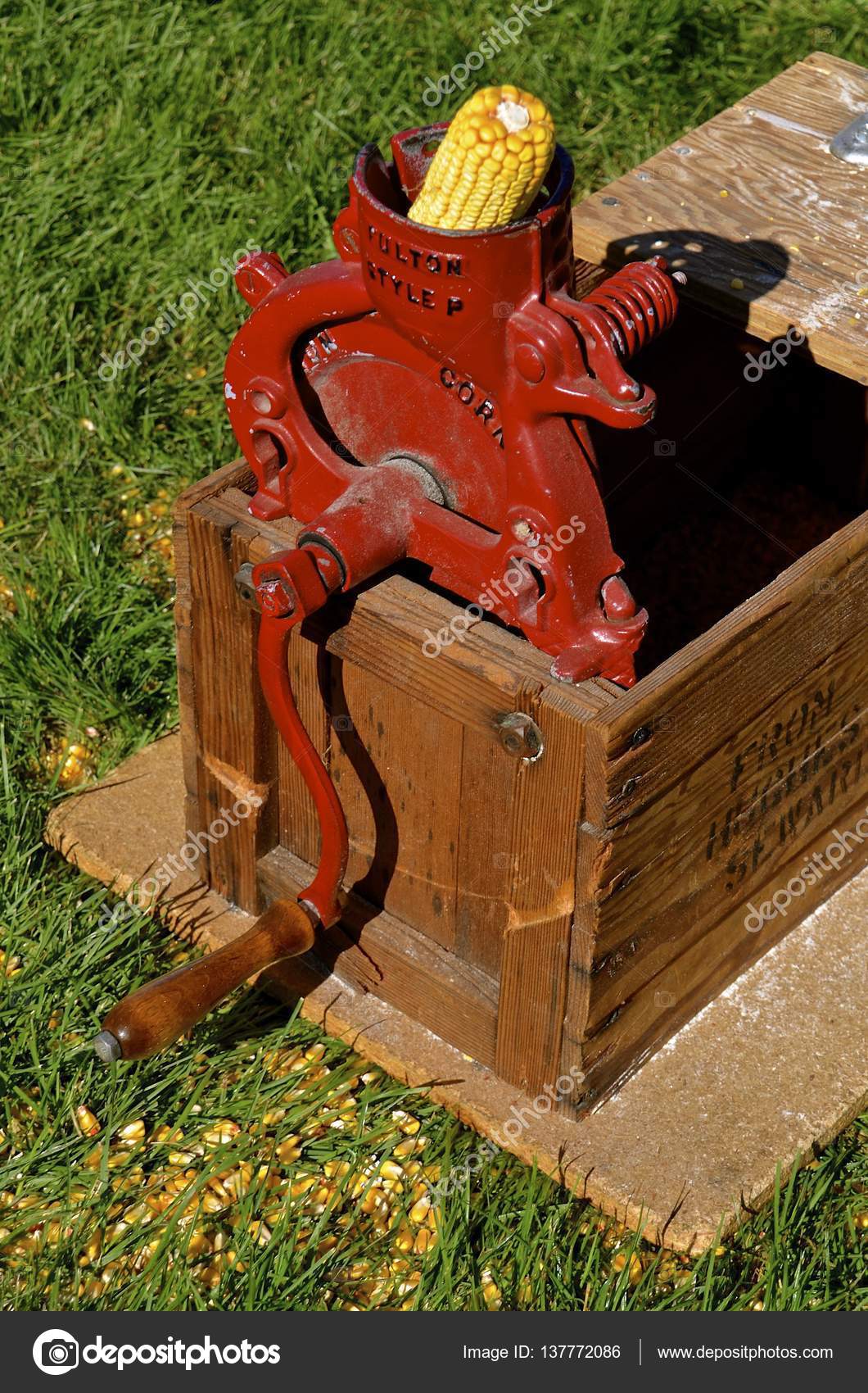 Fulton hand crank corn sheller – Stock Editorial Photo © fiskness