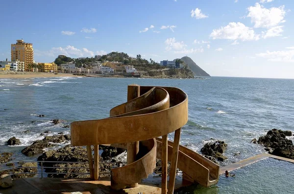 Pulblic vattenrutschbana i Mazatlan — Stockfoto