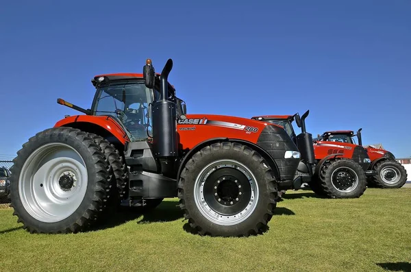 Nový traktor Case Ih na displeji — Stock fotografie