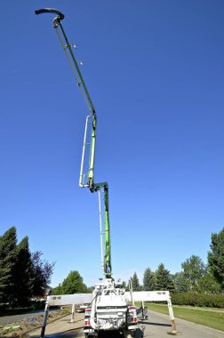 Hazır karışım pumper kamyonda bir inşaat alanı