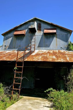 Eski çürük paslı merdivenler