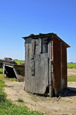 Eski yıpranmış Ahşap evin dışında