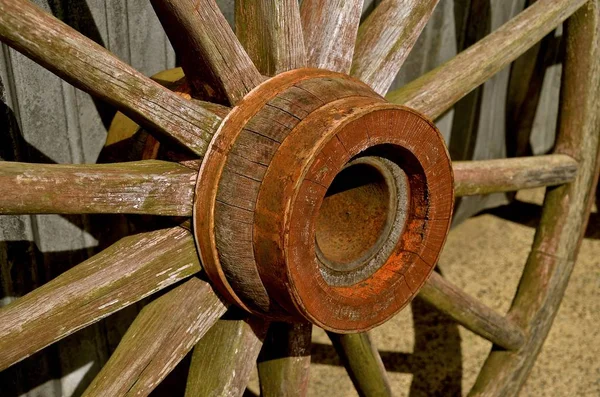 Fából készült kerék, hub, és a küllők — Stock Fotó