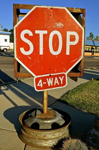 Señal de stop creativo de cuatro vías — Foto de Stock