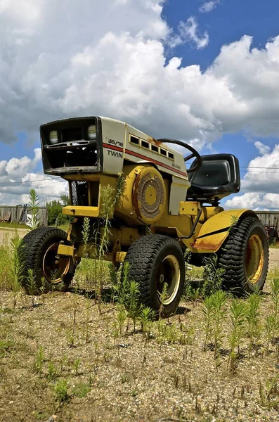 Cub Cadet lawn mower and utility tractor — Stock Photo, Image