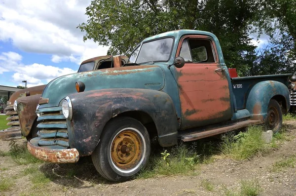 Vieille camionnette Chevrolet pleine de patine — Photo