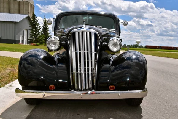 Grill of a restored 1937 Chevy — Stock Photo, Image