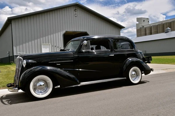 Negro restaurado 1937 Chevy — Foto de Stock