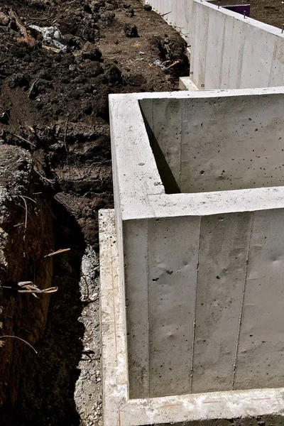 Ayak ve yeni bir inşaat projesinin temeli