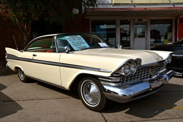 Geri yüklenen 1959 Plymouth Savoy — Stok fotoğraf